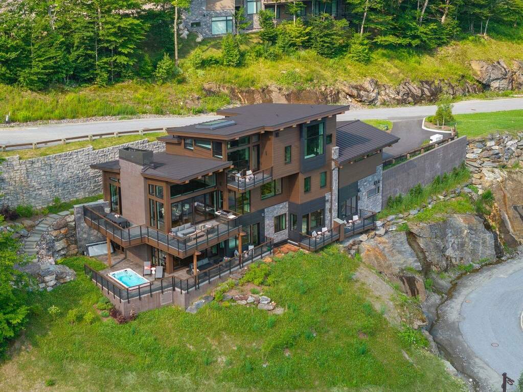 5 Bedroom Single Family Home/House's Image 38