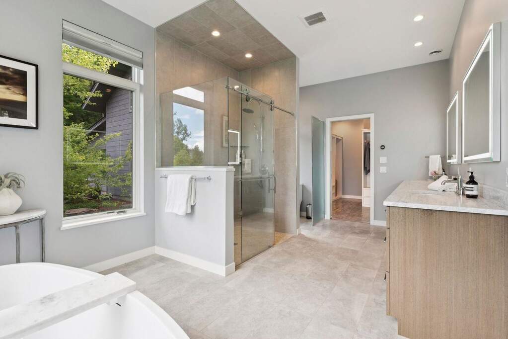 3 Bedroom Single Family Home/House's Image 8