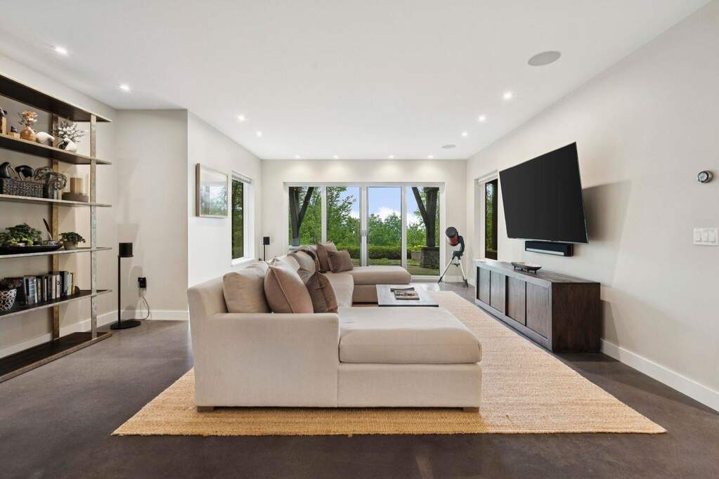 3 Bedroom Single Family Home/House's Image 11