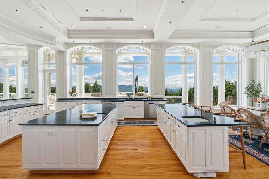 4 Bedroom Single Family Home/House's Image 4