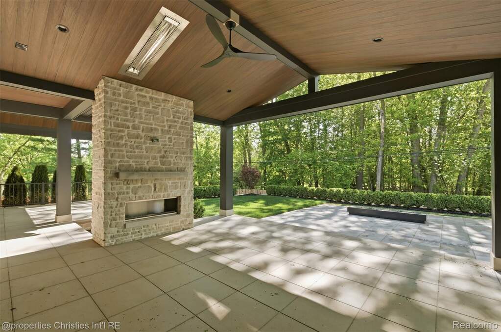 6 Bedroom Single Family Home/House's Image 29