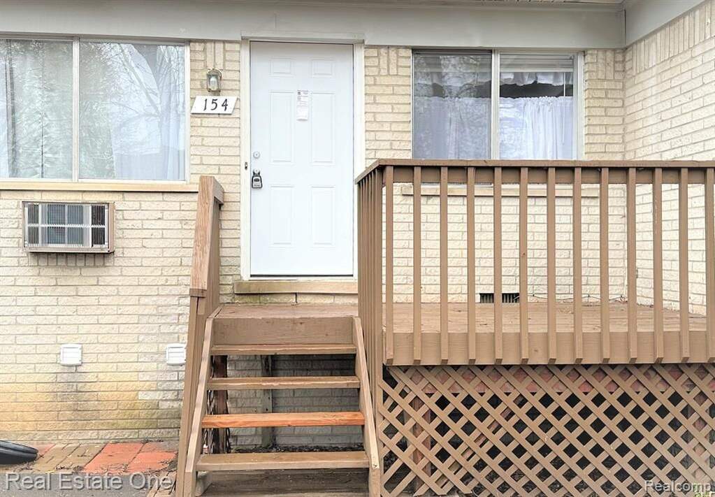 154 Ladd Road photo