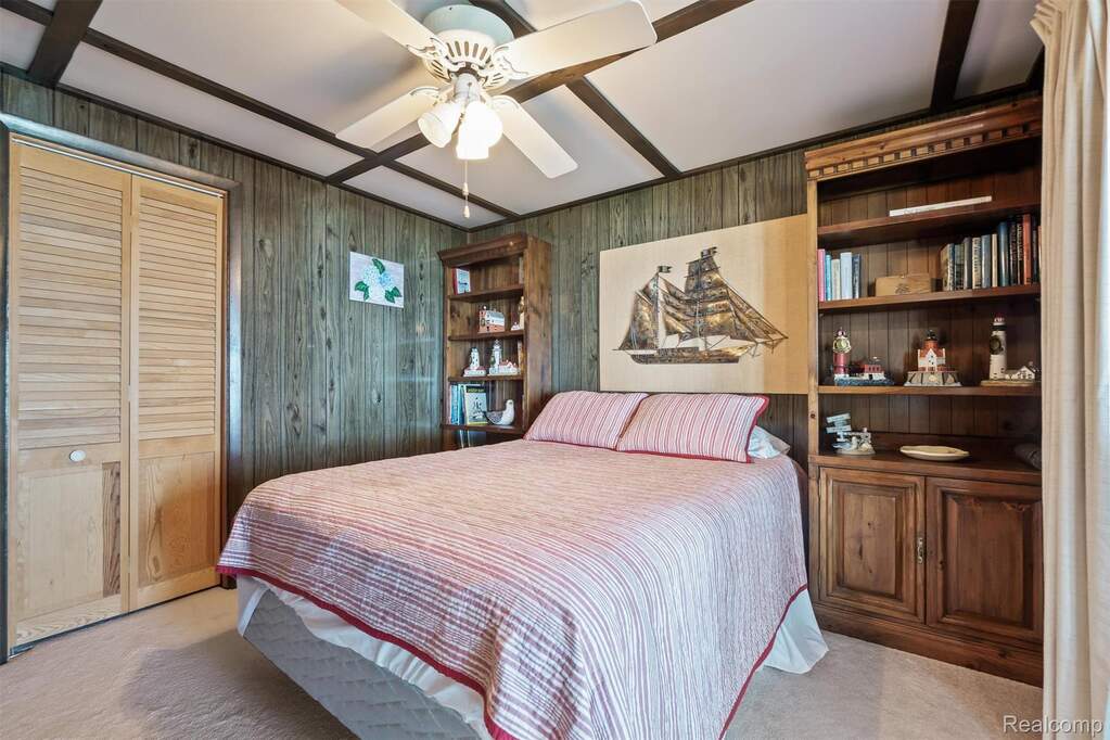 6 Bedroom Single Family Home/House's Image 19
