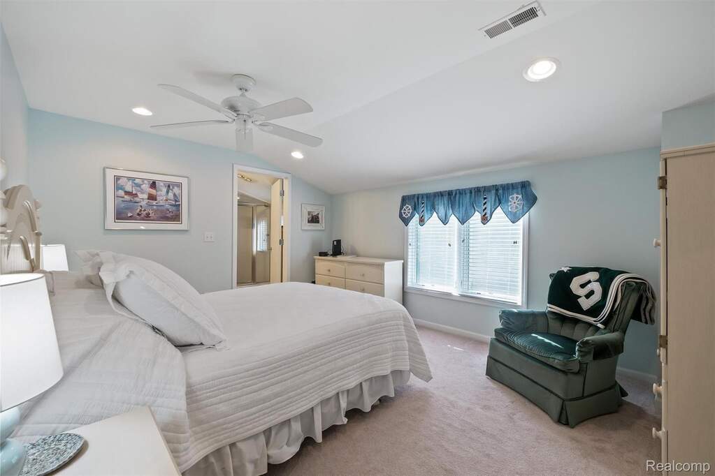 6 Bedroom Single Family Home/House's Image 22