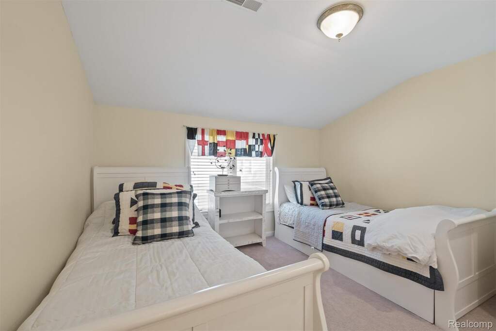 6 Bedroom Single Family Home/House's Image 25