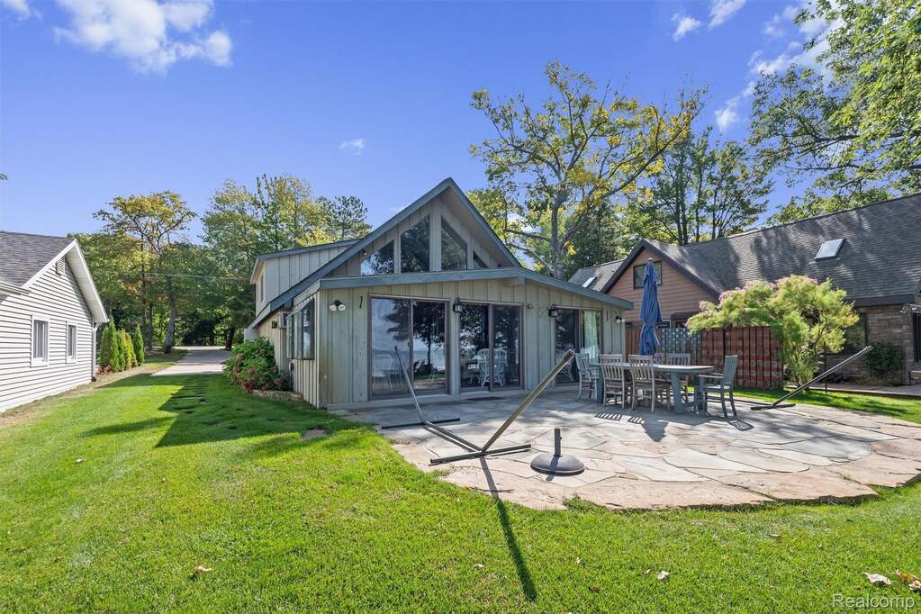 6 Bedroom Single Family Home/House's Image 32