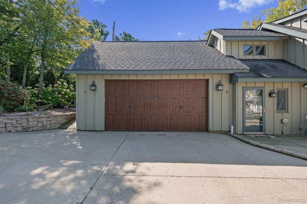 6 Bedroom Single Family Home/House's Image 39