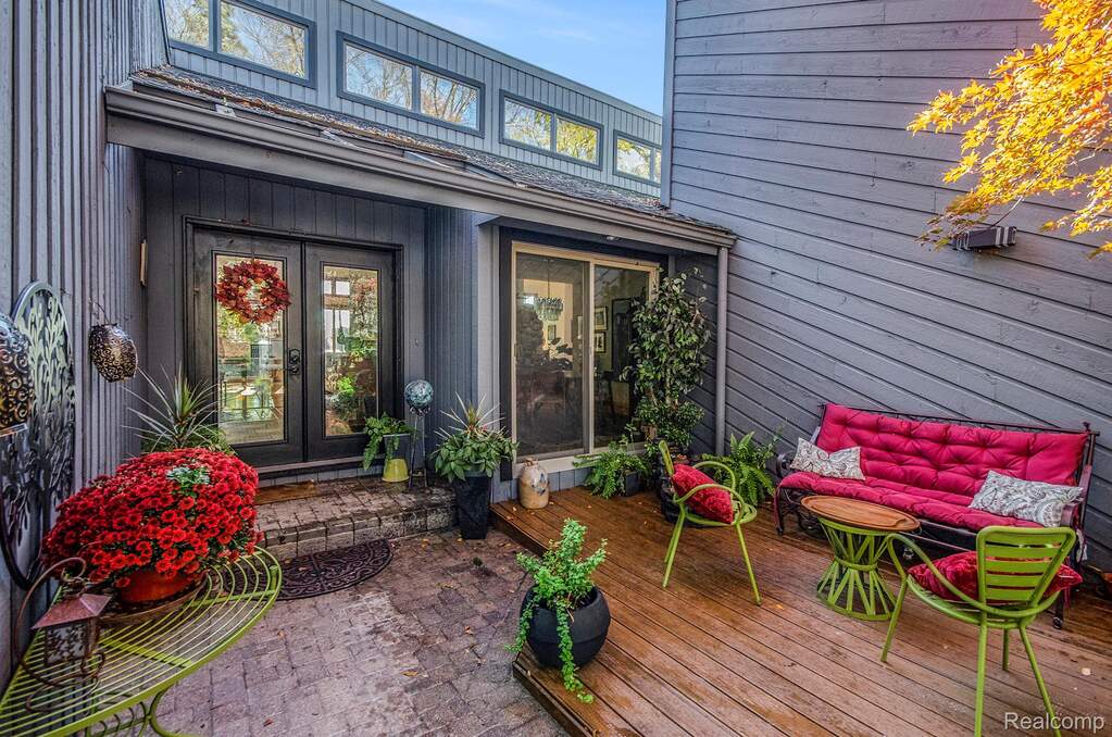 5 Bedroom Single Family Home/House's Image 7