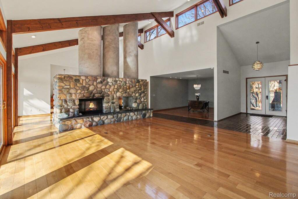5 Bedroom Single Family Home/House's Image 10