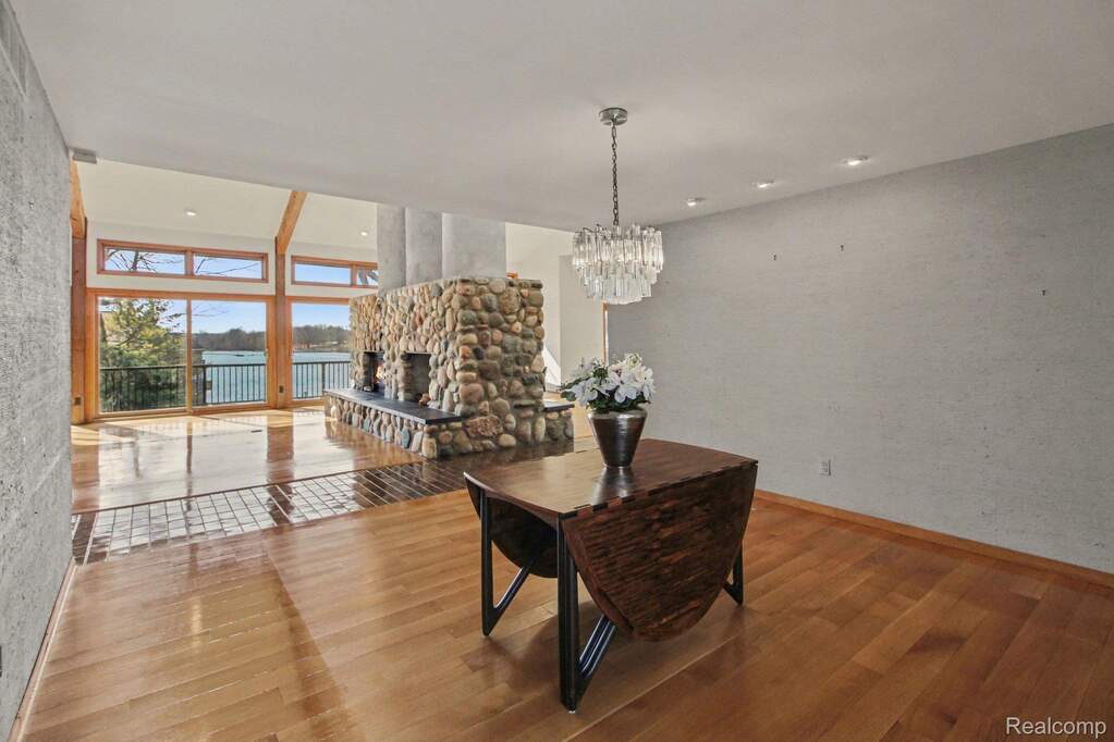 5 Bedroom Single Family Home/House's Image 12