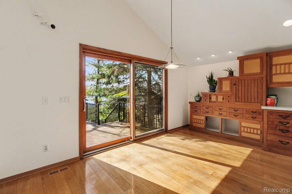 5 Bedroom Single Family Home/House's Image 15