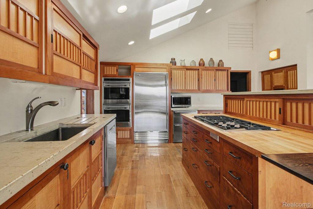 5 Bedroom Single Family Home/House's Image 20