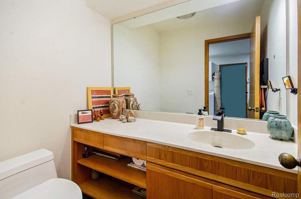 5 Bedroom Single Family Home/House's Image 22