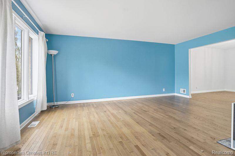 4 Bedroom Single Family Home/House's Image 12