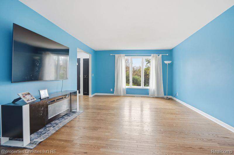 4 Bedroom Single Family Home/House's Image 13