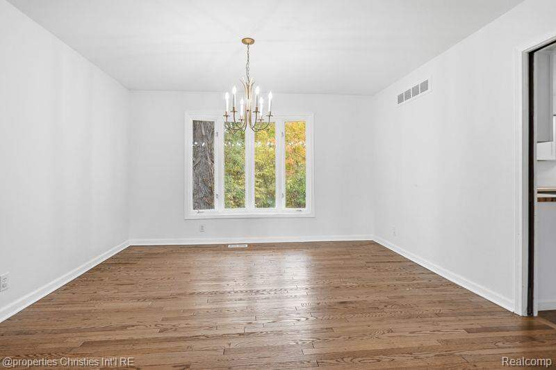4 Bedroom Single Family Home/House's Image 14