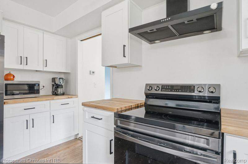 4 Bedroom Single Family Home/House's Image 18