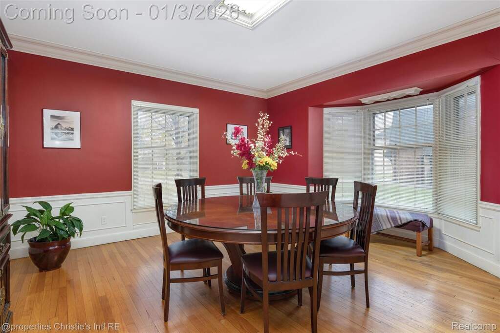 5 Bedroom Single Family Home/House's Image 7