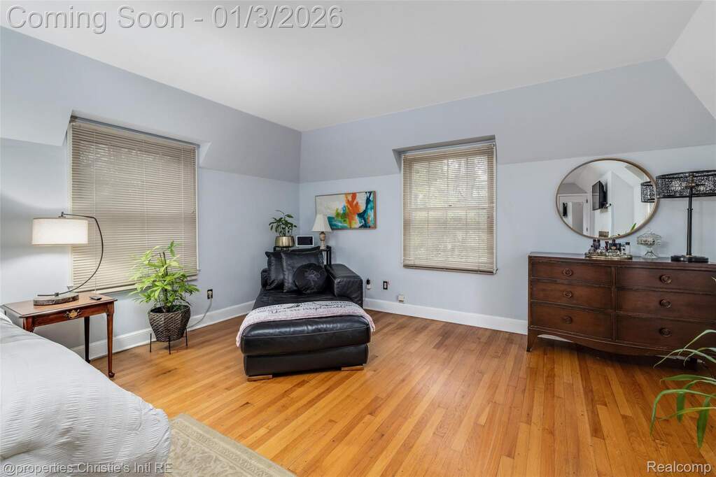 5 Bedroom Single Family Home/House's Image 17