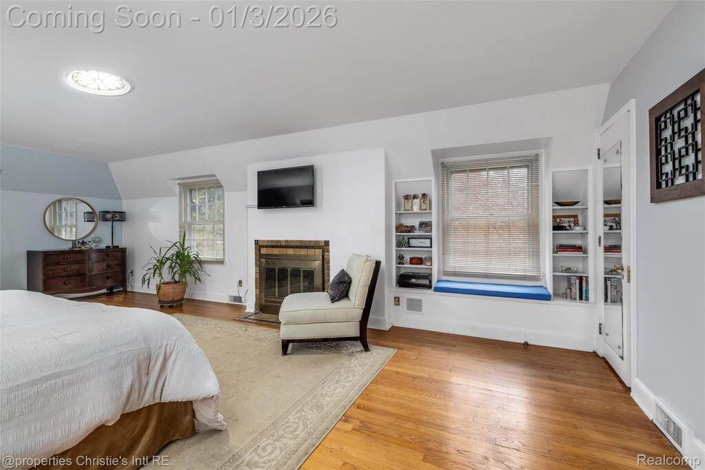 5 Bedroom Single Family Home/House's Image 18