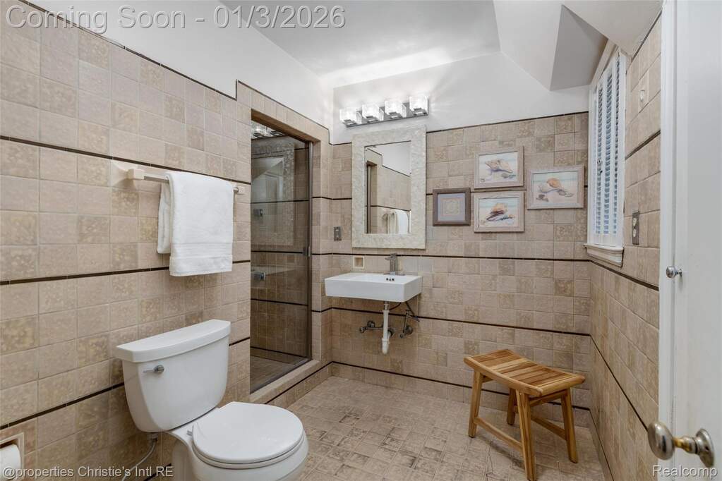 5 Bedroom Single Family Home/House's Image 20