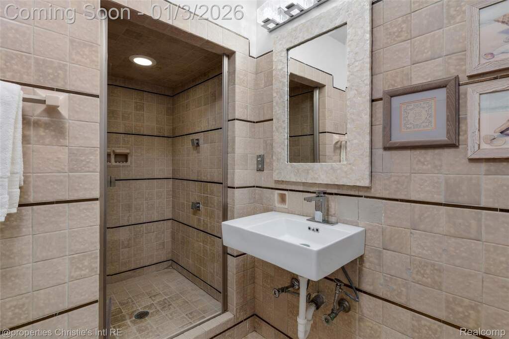 5 Bedroom Single Family Home/House's Image 21