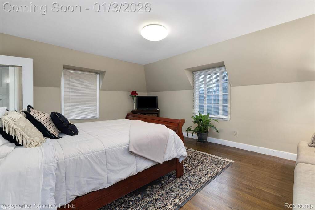 5 Bedroom Single Family Home/House's Image 22