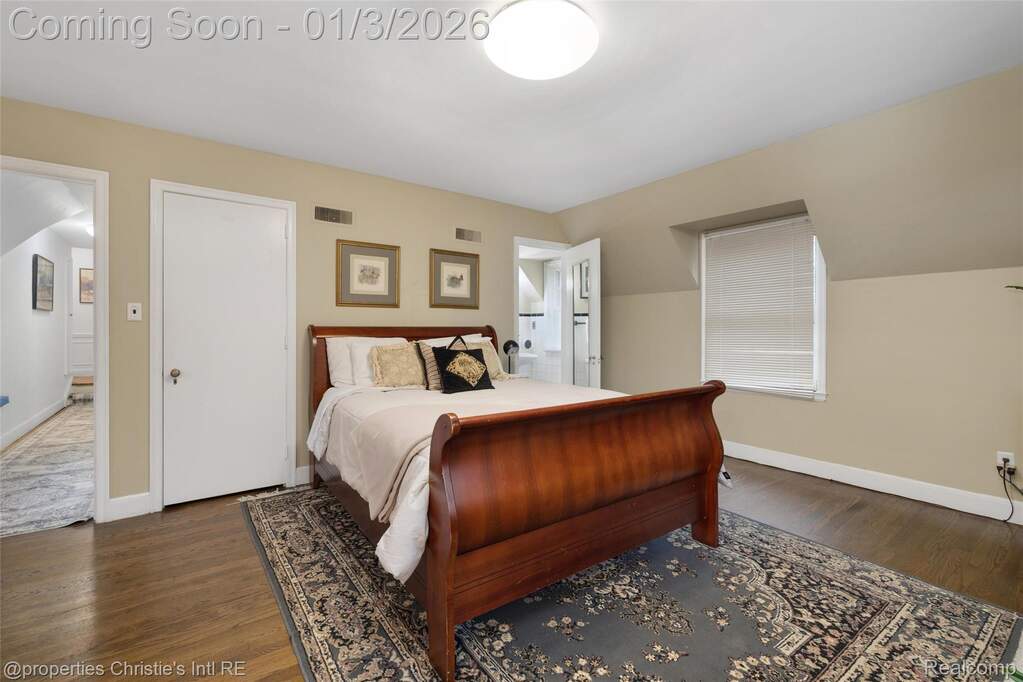 5 Bedroom Single Family Home/House's Image 23
