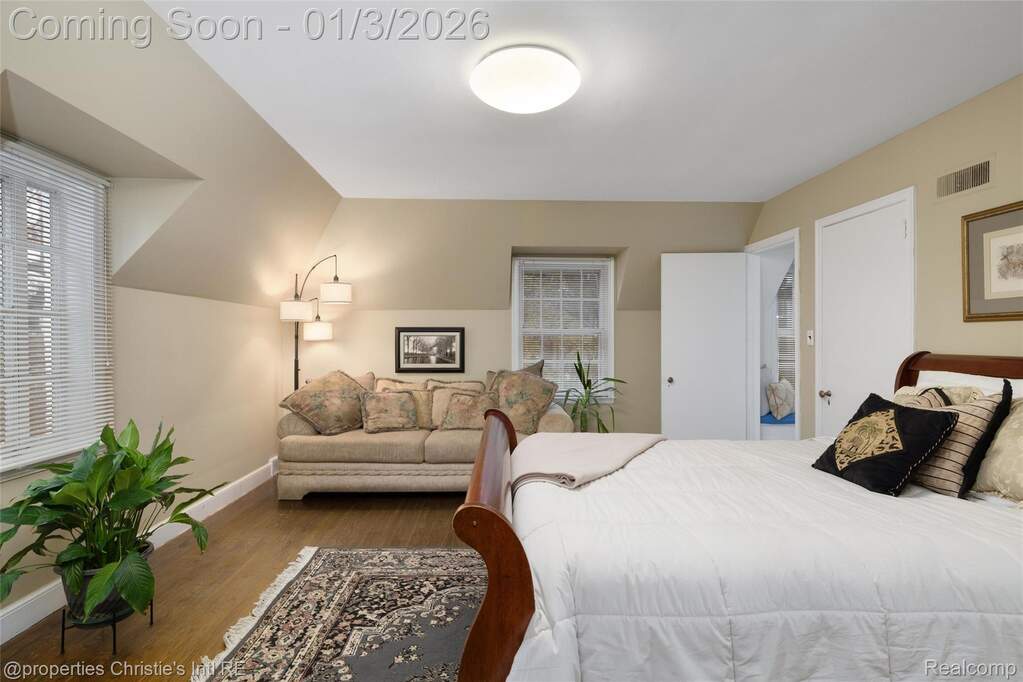 5 Bedroom Single Family Home/House's Image 24