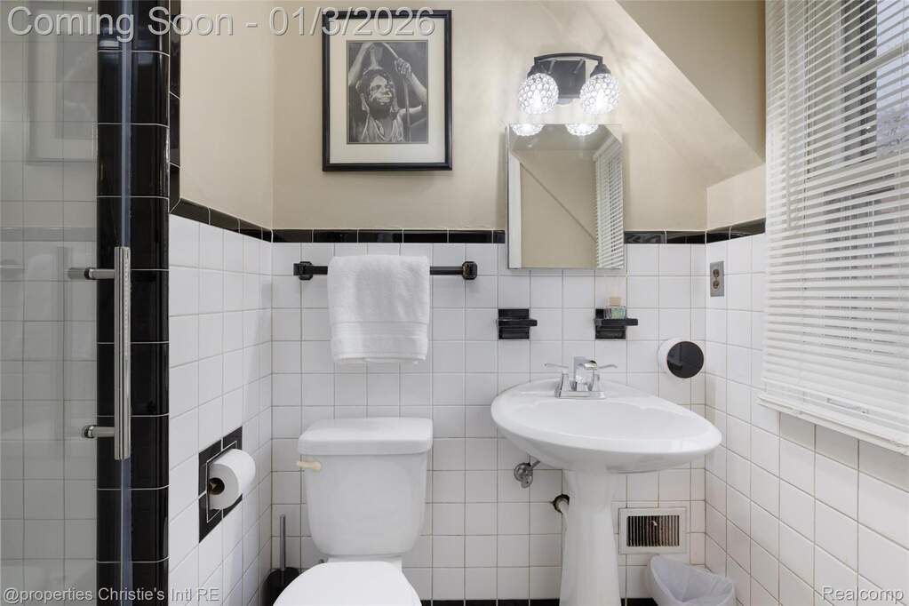 5 Bedroom Single Family Home/House's Image 25