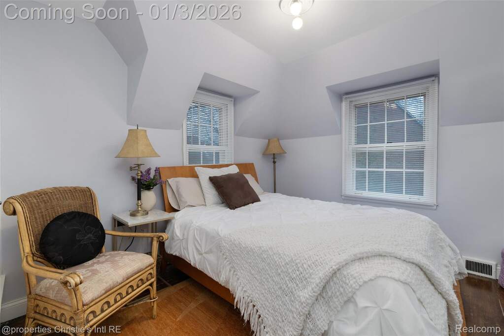 5 Bedroom Single Family Home/House's Image 27