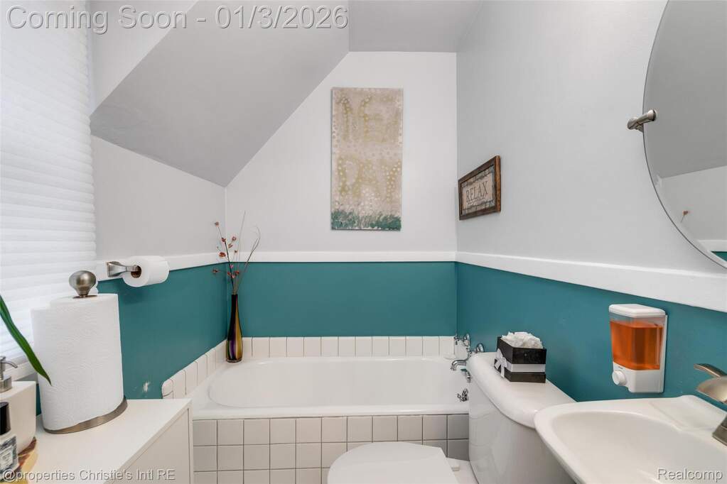 5 Bedroom Single Family Home/House's Image 28