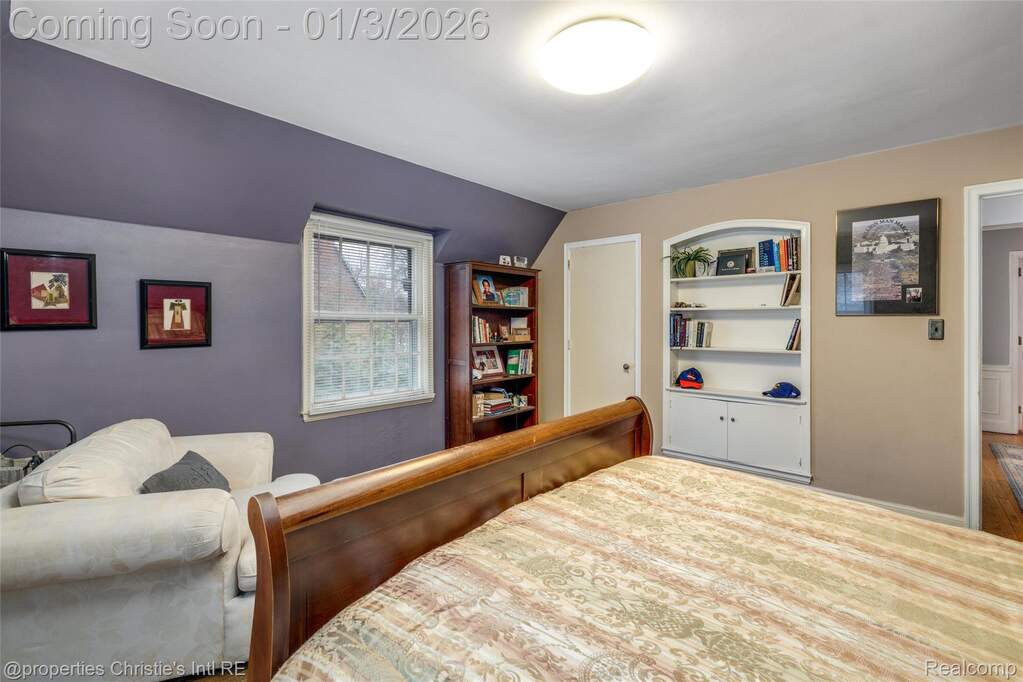 5 Bedroom Single Family Home/House's Image 33