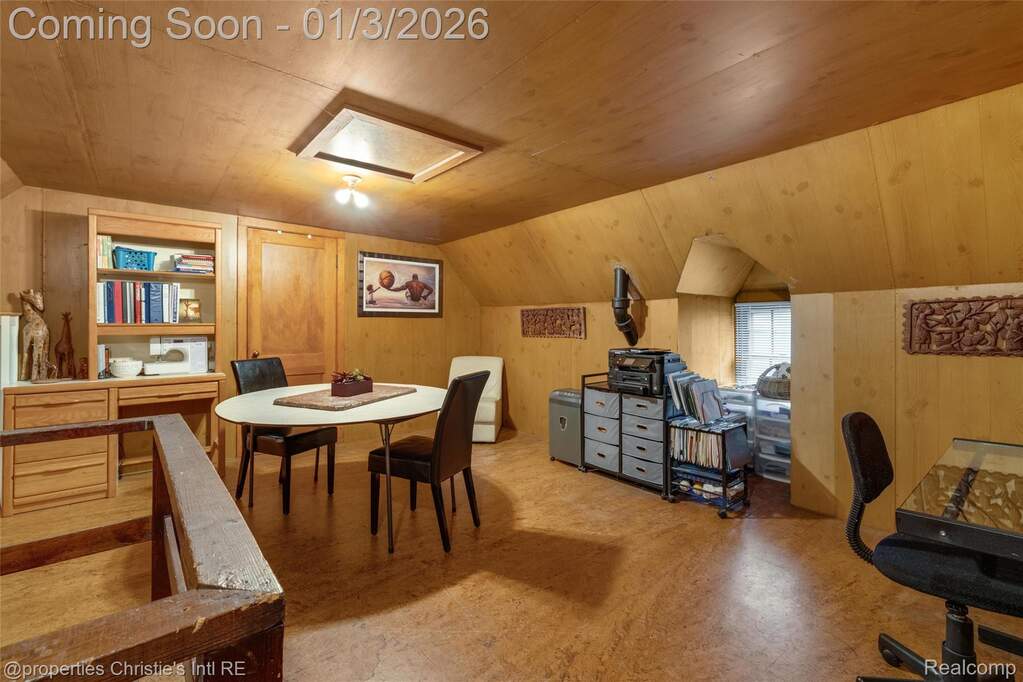 5 Bedroom Single Family Home/House's Image 34