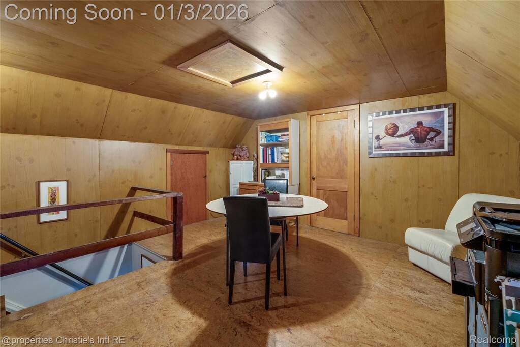 5 Bedroom Single Family Home/House's Image 35
