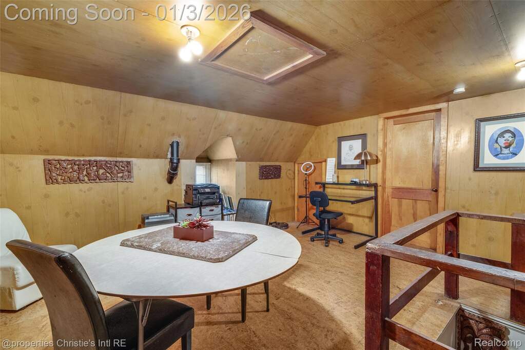 5 Bedroom Single Family Home/House's Image 36