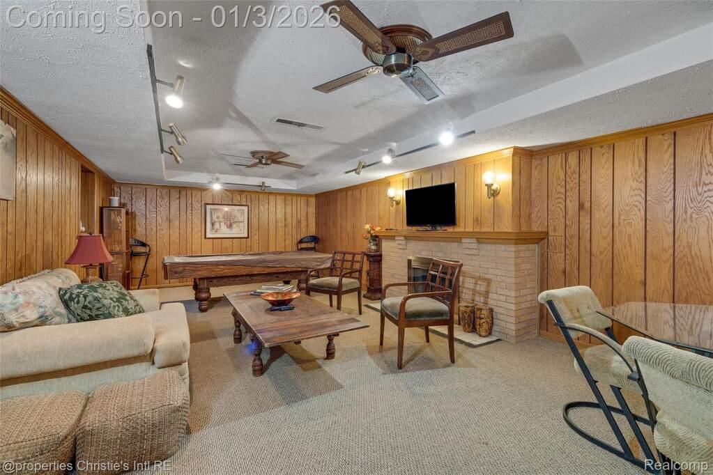 5 Bedroom Single Family Home/House's Image 38
