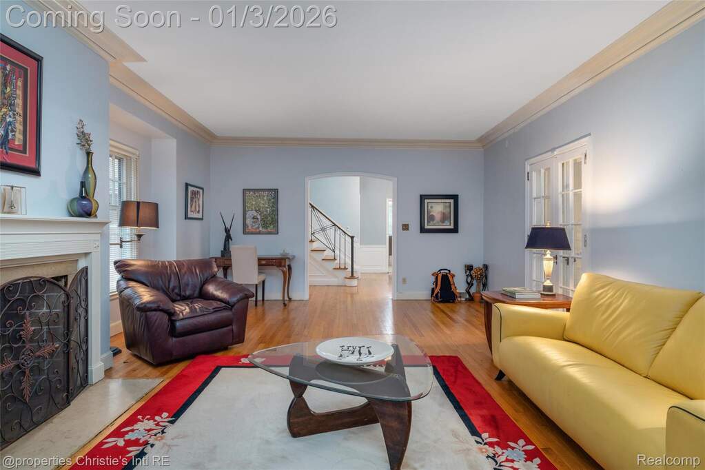 5 Bedroom Single Family Home/House's Image 4