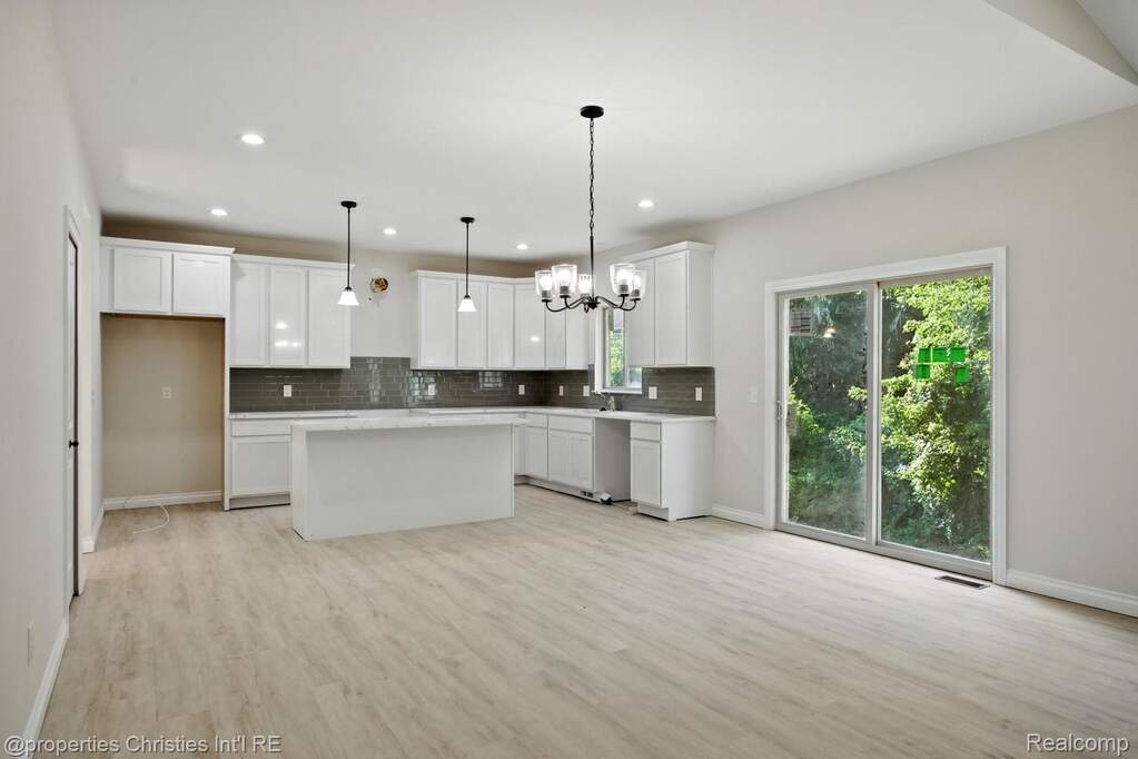 4 Bedroom Single Family Home/House's Image 9
