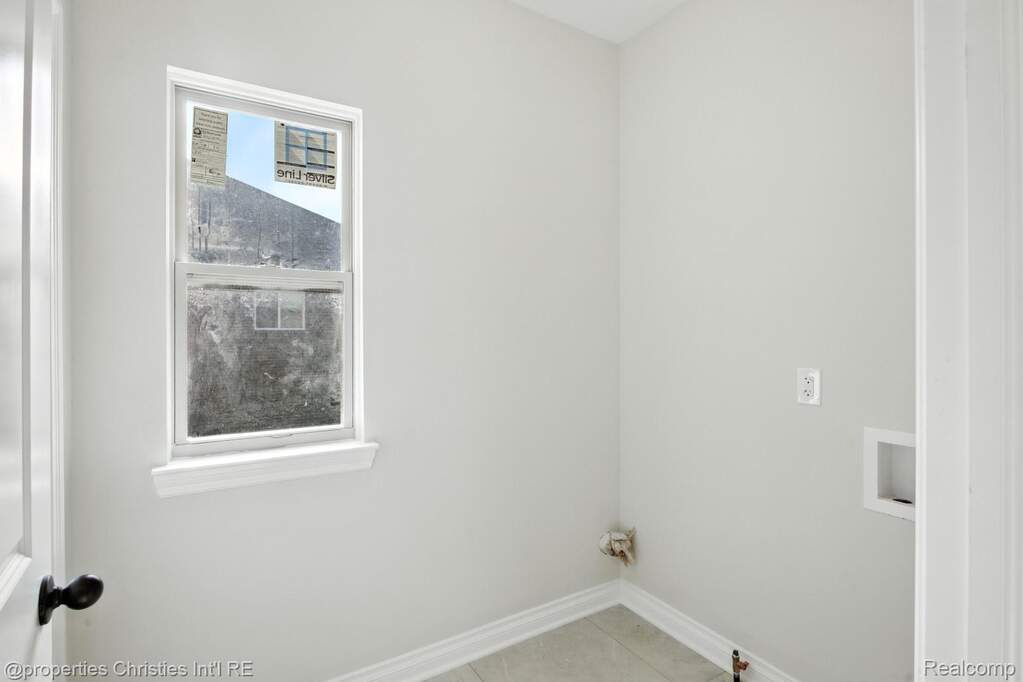 4 Bedroom Single Family Home/House's Image 16