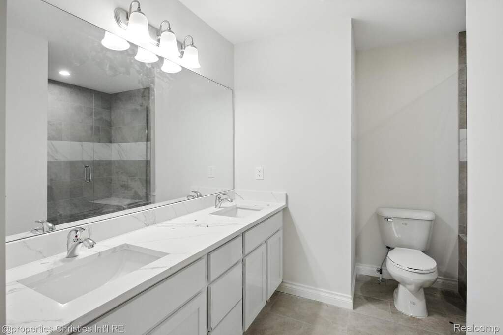 6 Bedroom Single Family Home/House's Image 29