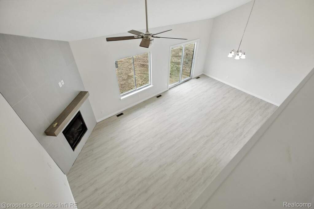 6 Bedroom Single Family Home/House's Image 31