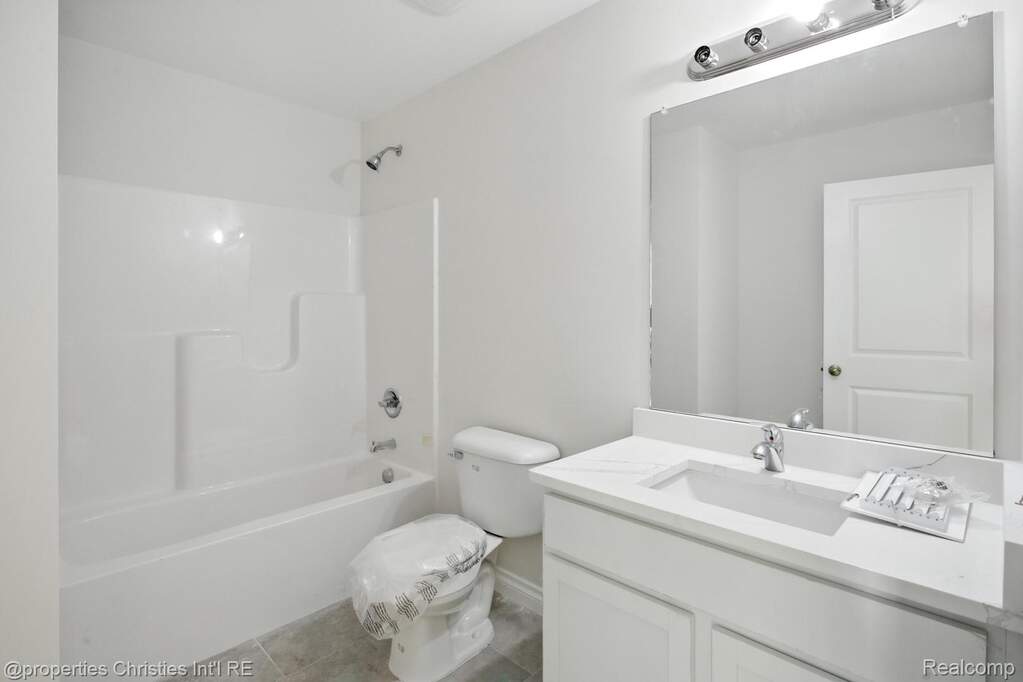 6 Bedroom Single Family Home/House's Image 38