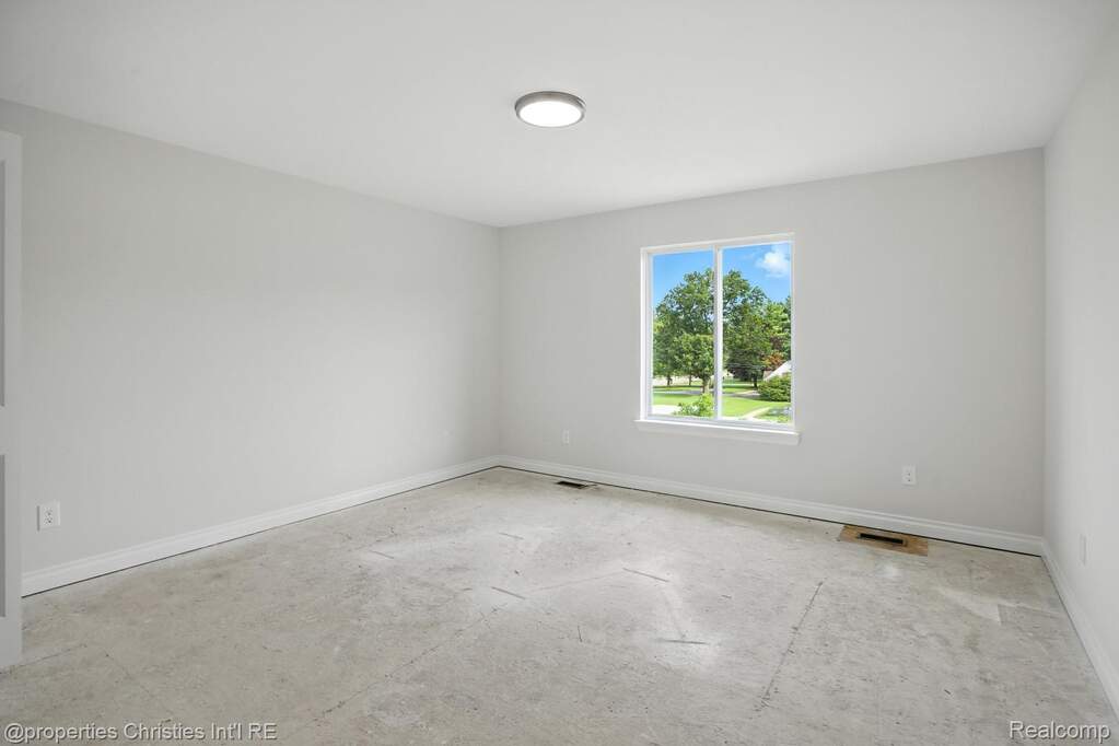 6 Bedroom Single Family Home/House's Image 39