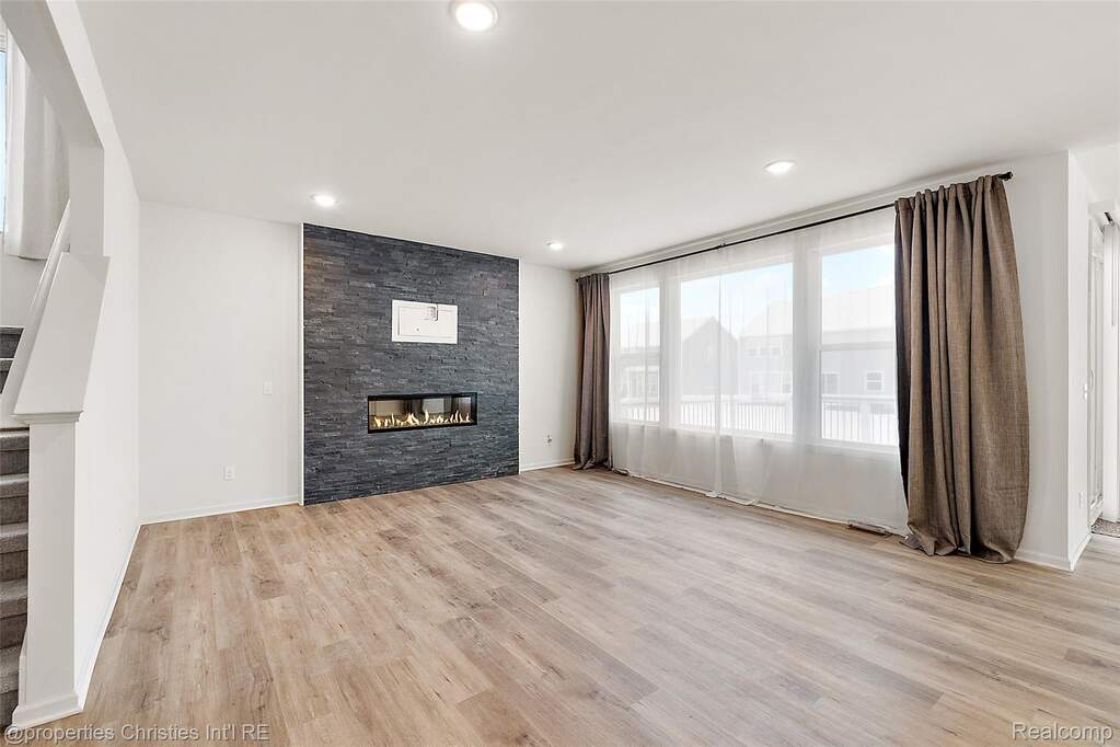 4 Bedroom Single Family Home/House's Image 7
