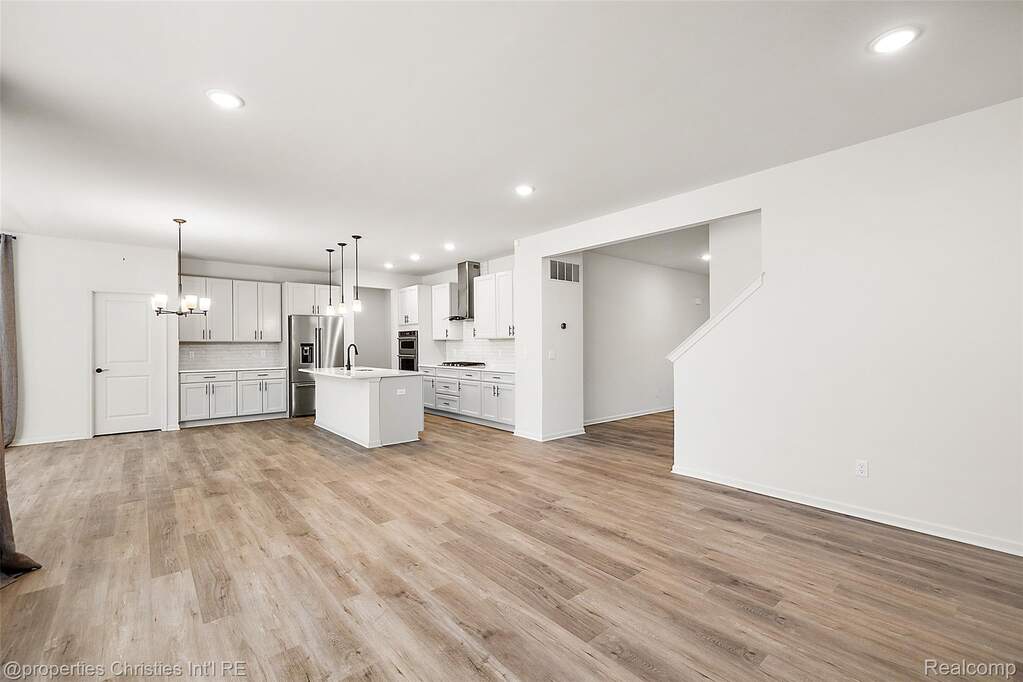 4 Bedroom Single Family Home/House's Image 9