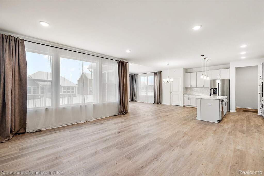 4 Bedroom Single Family Home/House's Image 10