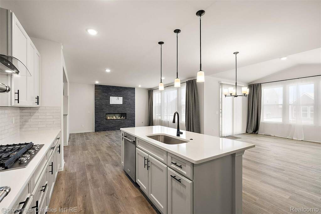 4 Bedroom Single Family Home/House's Image 15