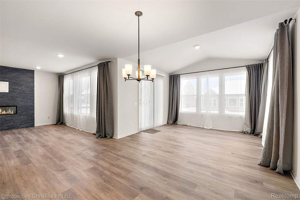 4 Bedroom Single Family Home/House's Image 16
