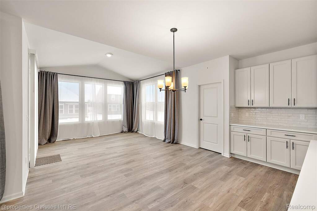 4 Bedroom Single Family Home/House's Image 18